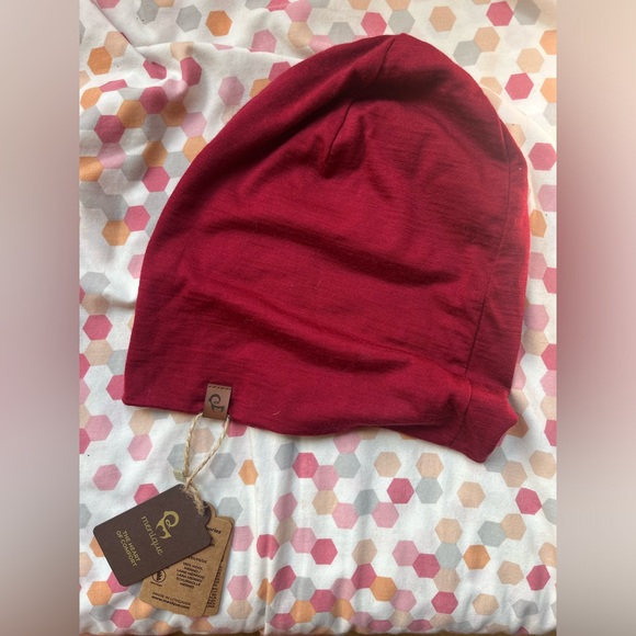 Red Marino wool hat - Picture 8 of 8